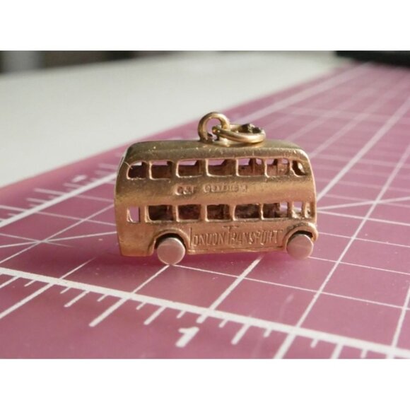 Vintage 9K Gold London Bus Charm Pendant "London Transport" Engraved Rotating Wh - Picture 10 of 14